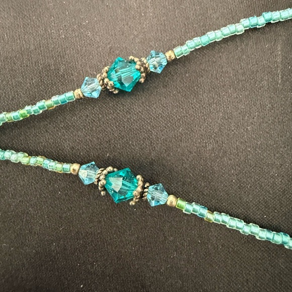 Turquoise Beaded Necklace and Earring Set - Picture 5 of 9